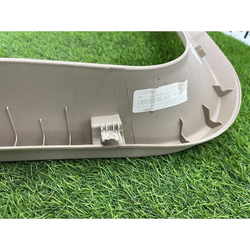 Обшивка крышки багажника (салон) Jeep Grand Cherokee WK2 2018 3.6 1XW82HL1AB