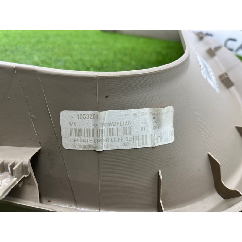 Обшивка крышки багажника (салон) Jeep Grand Cherokee WK2 2018 3.6 1XW82HL1AB