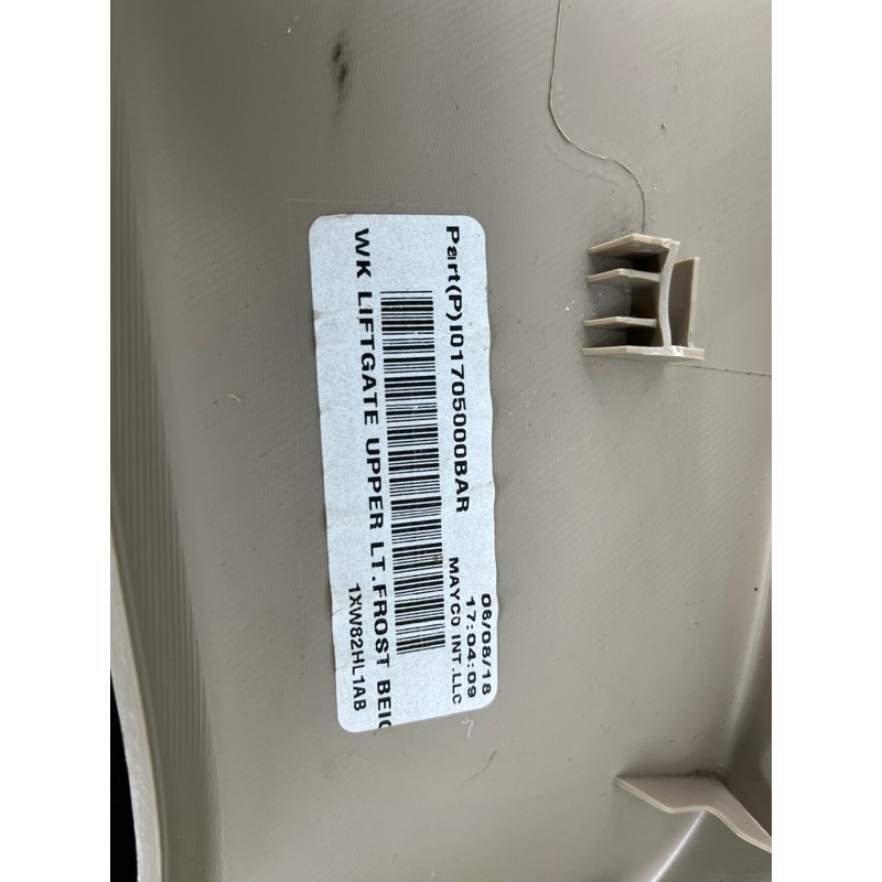 Обшивка крышки багажника (салон) Jeep Grand Cherokee WK2 2018 3.6 1XW82HL1AB