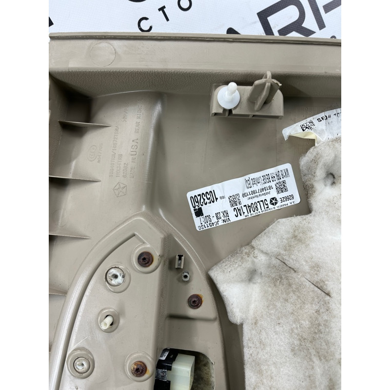 Дверная карта (салон) Jeep Grand Cherokee WK2 2018 3.6 5LL804L1AC