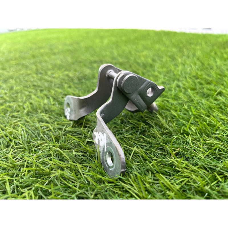 Петля багажника (кузов и элементы) Jeep Grand Cherokee WK2 2018 3.6 68299174AA