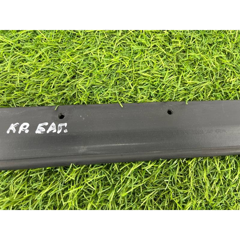 Уплотнитель проема багажника (кузов и элементы) Jeep Grand Cherokee WK2 2018 3.6 68170168AE