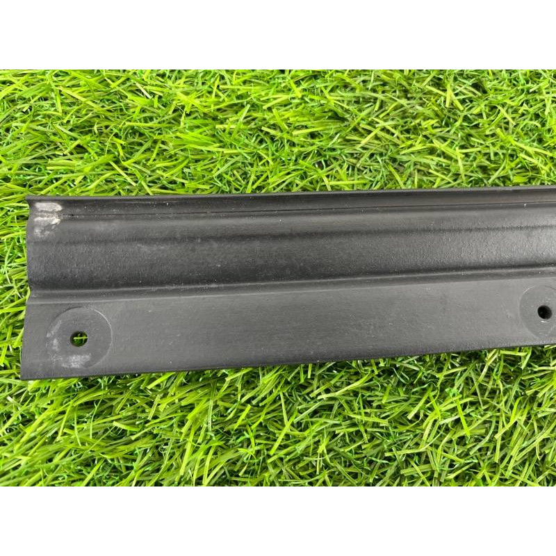 Уплотнитель проема багажника (кузов и элементы) Jeep Grand Cherokee WK2 2018 3.6 68170168AE