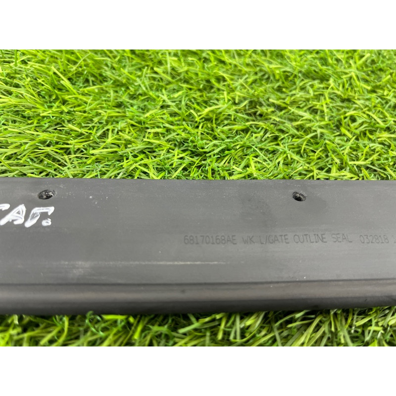 Уплотнитель проема багажника (кузов и элементы) Jeep Grand Cherokee WK2 2018 3.6 68170168AE