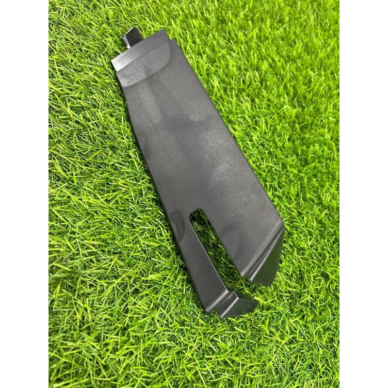 Накладка петли крышки багажника (салон) Nissan Rogue T32 2020 2.5 904406fl0a