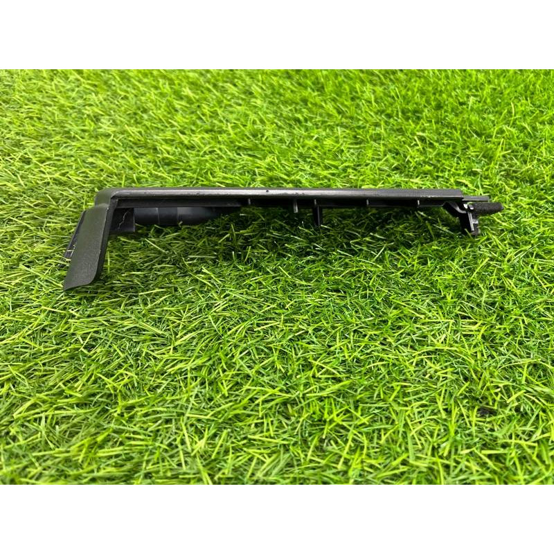 Накладка петли крышки багажника (салон) Nissan Rogue T32 2020 2.5 904406fl0a