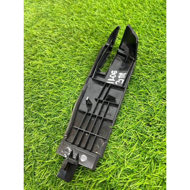 Накладка петли крышки багажника (салон) Nissan Rogue T32 2020 2.5 904406fl0a