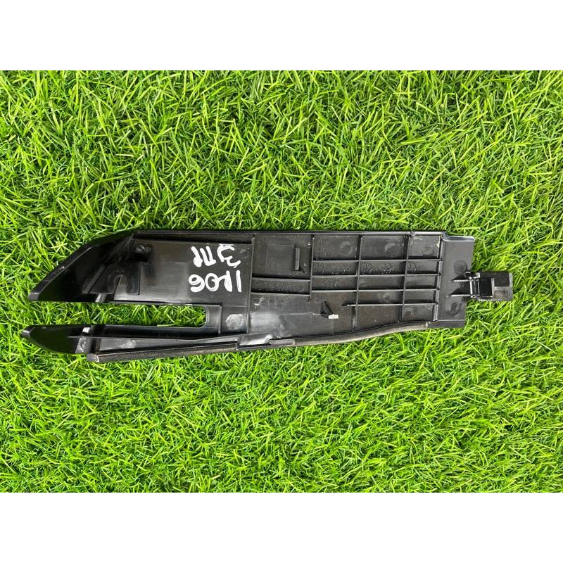 Накладка петли крышки багажника (салон) Nissan Rogue T32 2020 2.5 904406fl0a