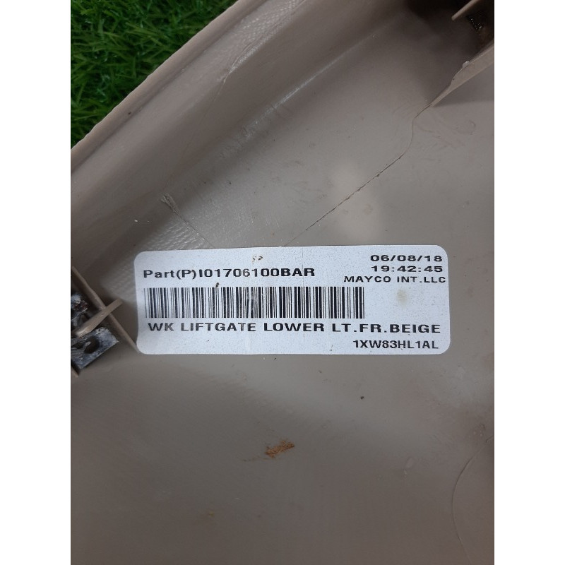 Обшивка крышки багажника (салон) Jeep Grand Cherokee WK2 2018 3.6 1XW83HL1AM