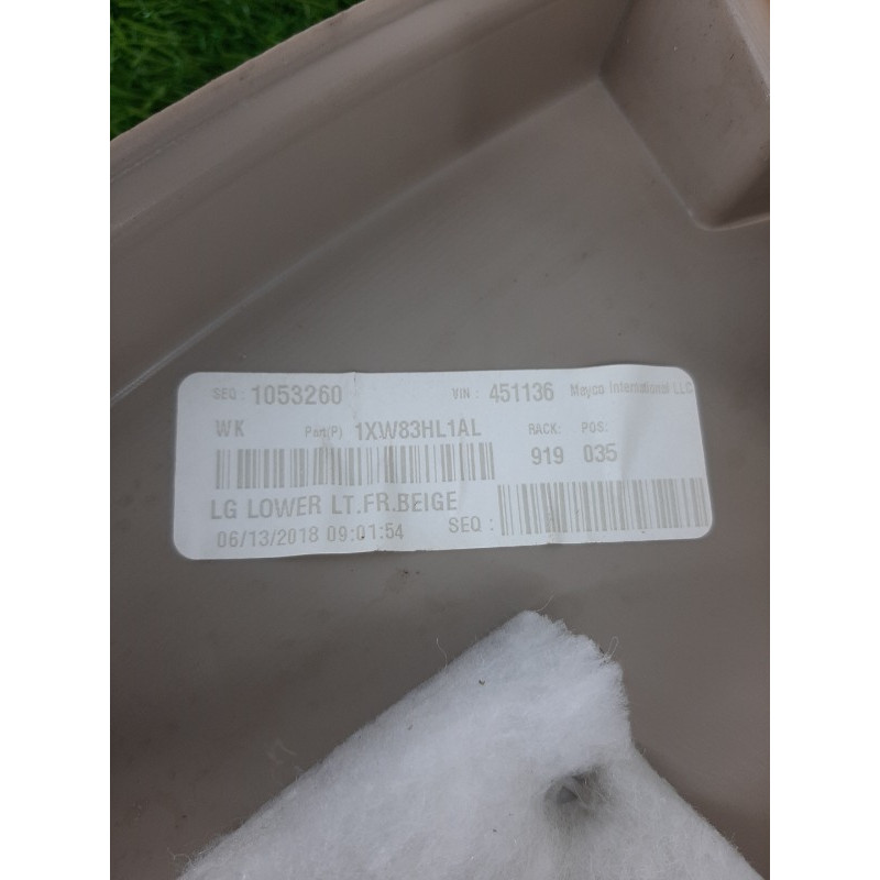 Обшивка крышки багажника (салон) Jeep Grand Cherokee WK2 2018 3.6 1XW83HL1AM