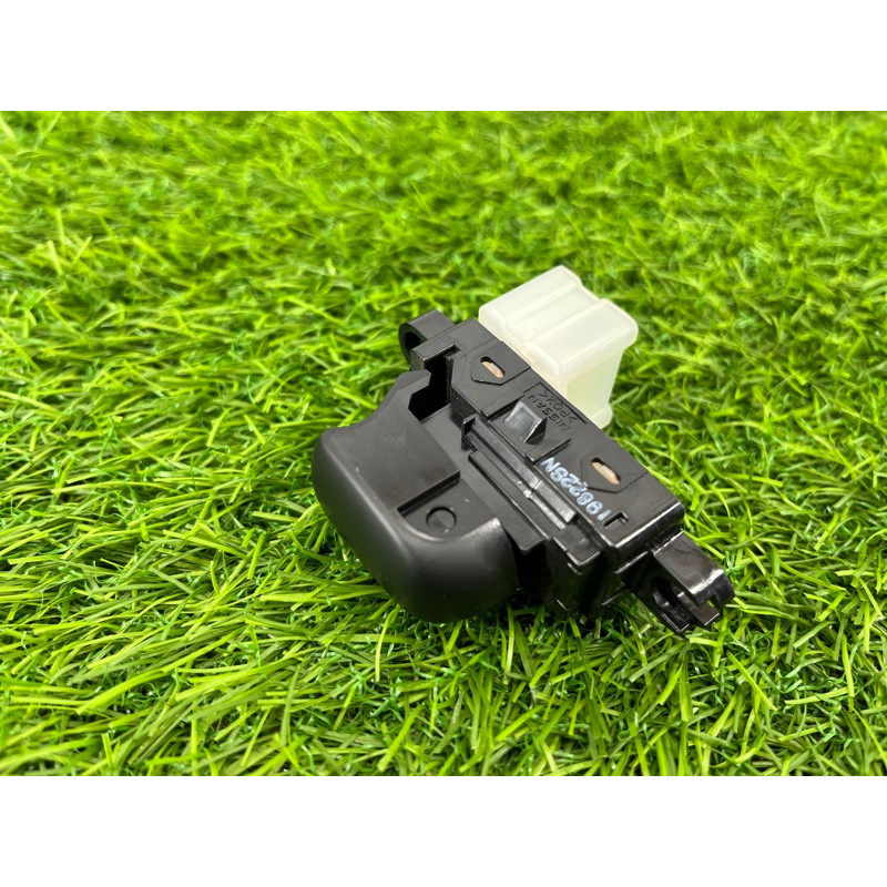 Кнопка стеклоподъемника (электрика / кнопки) Nissan Rogue T32 2020 2.5 25411-4CE0A