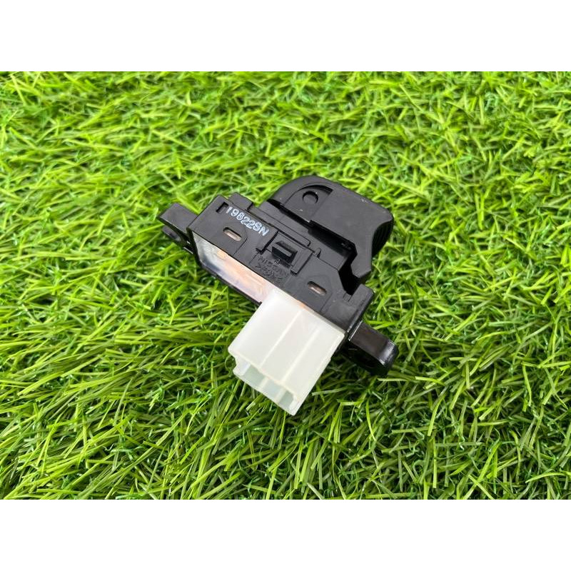 Кнопка стеклоподъемника (электрика / кнопки) Nissan Rogue T32 2020 2.5 25411-4CE0A