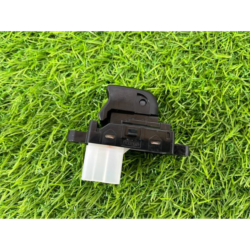Кнопка стеклоподъемника (электрика / кнопки) Nissan Rogue T32 2020 2.5 25411-4CE0A