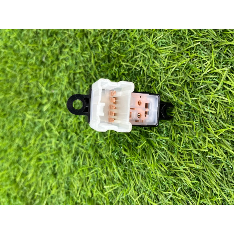 Кнопка стеклоподъемника (электрика / кнопки) Nissan Rogue T32 2020 2.5 25411-4CE0A