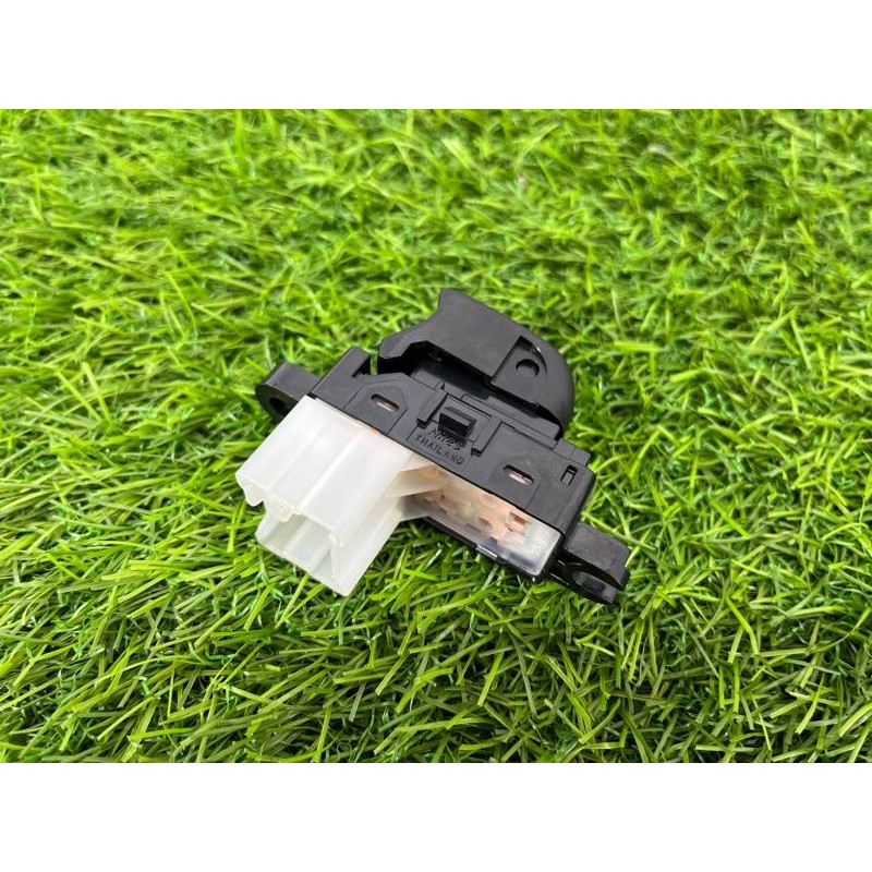 Кнопка стеклоподъемника (электрика / кнопки) Nissan Rogue T32 2020 2.5 25411-4CE0A