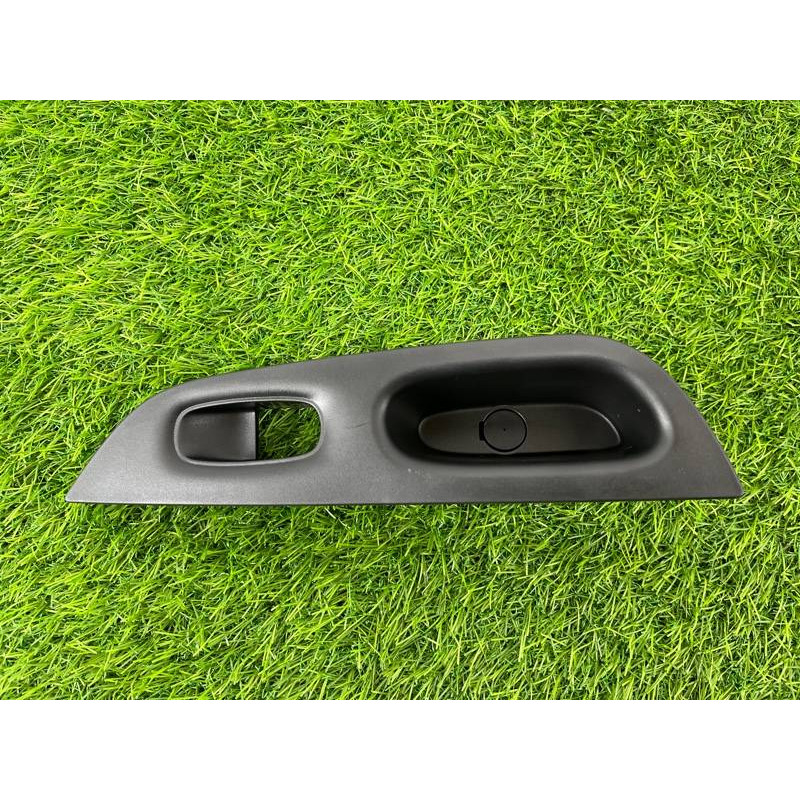 Накладка ручки внутренней (салон) Nissan Rogue T32 2020 2.5 82961-4CE0A