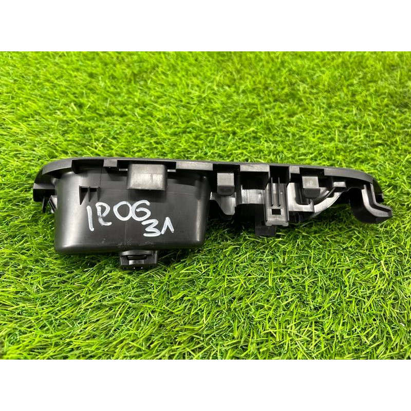 Накладка ручки внутренней (салон) Nissan Rogue T32 2020 2.5 82961-4CE0A