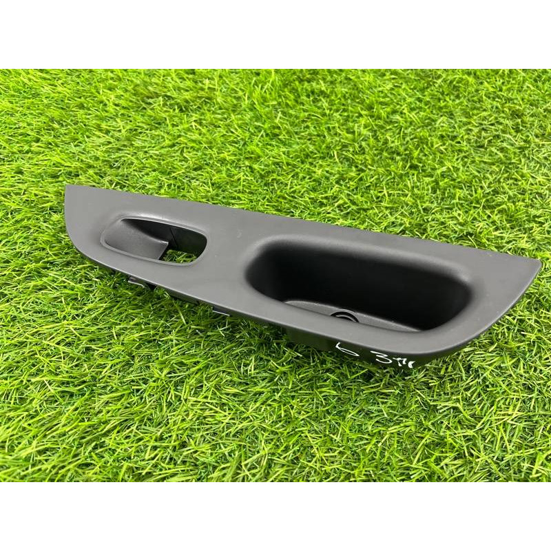 Накладка ручки внутренней (салон) Nissan Rogue T32 2020 2.5 829604ce0a