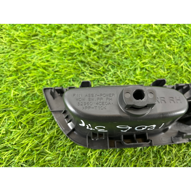 Накладка ручки внутренней (салон) Nissan Rogue T32 2020 2.5 829604ce0a