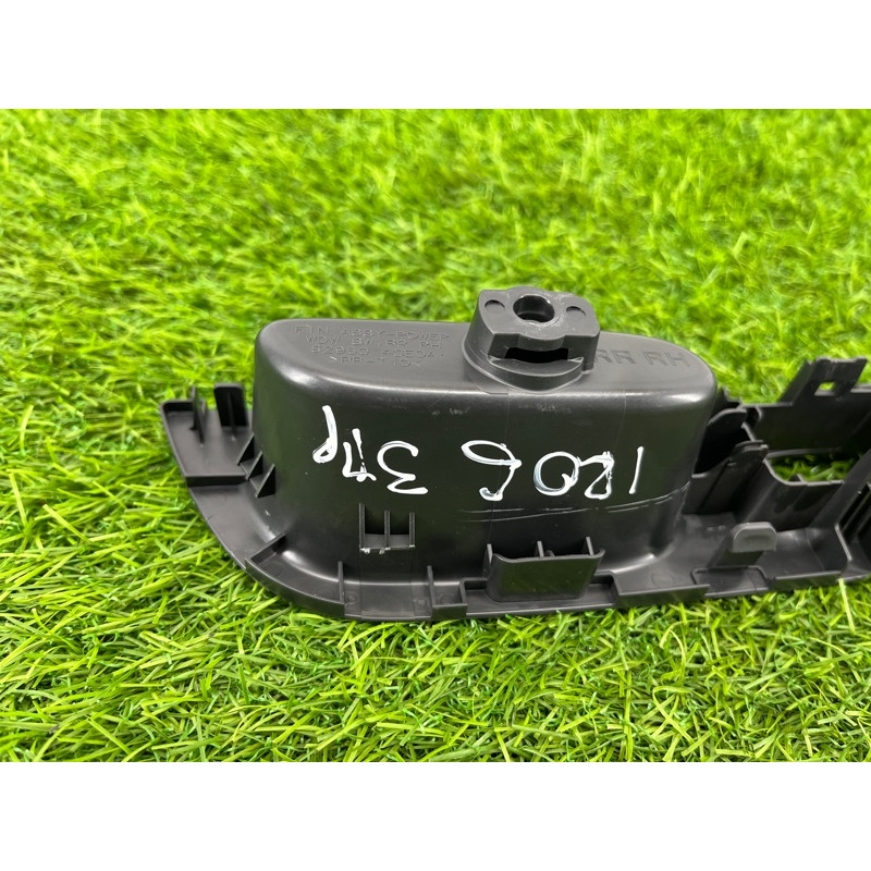 Накладка ручки внутренней (салон) Nissan Rogue T32 2020 2.5 829604ce0a