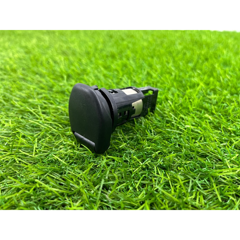 Розетка (электрика) Nissan Rogue T32 2020 2.5 253316FR0A