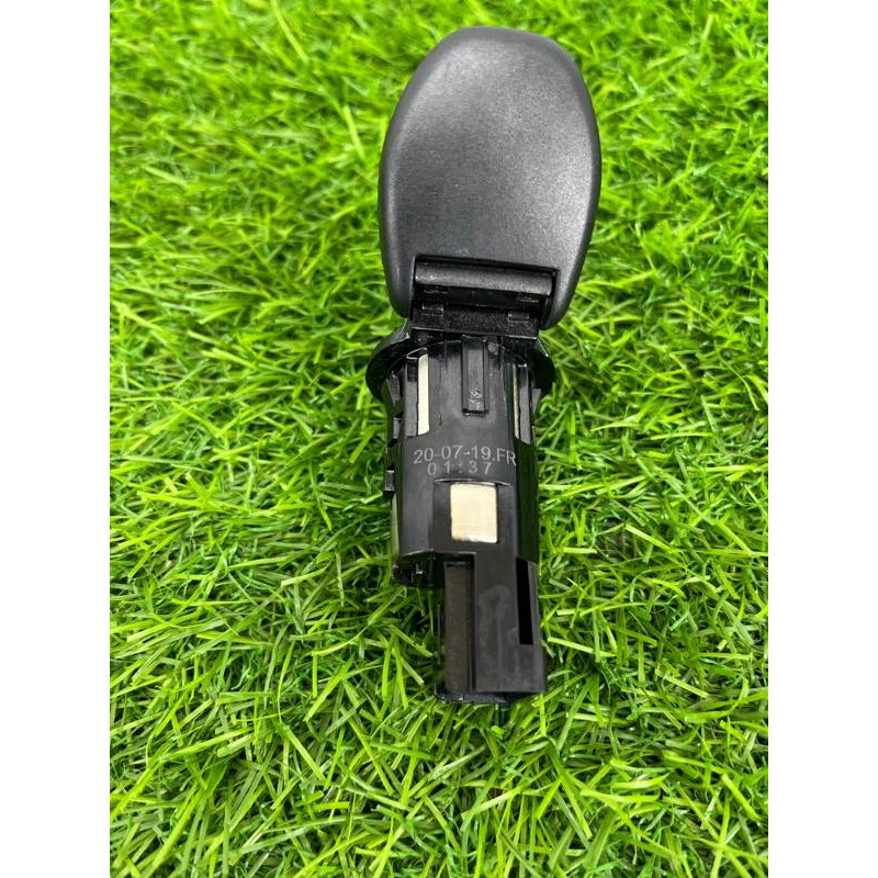 Розетка (электрика) Nissan Rogue T32 2020 2.5 253316FR0A