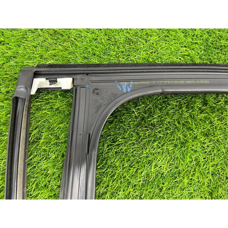 Ущільнювач скла дверей (кузов і елементи) Volkswagen Touareg NF 2013 3.0 TDI CRCA 7P0839432L