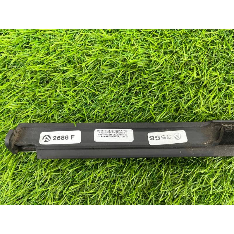 Молдинг скла (кузов і елементи) Volkswagen Touareg NF 2013 3.0 TDI CRCA 7P0839475G7Z7