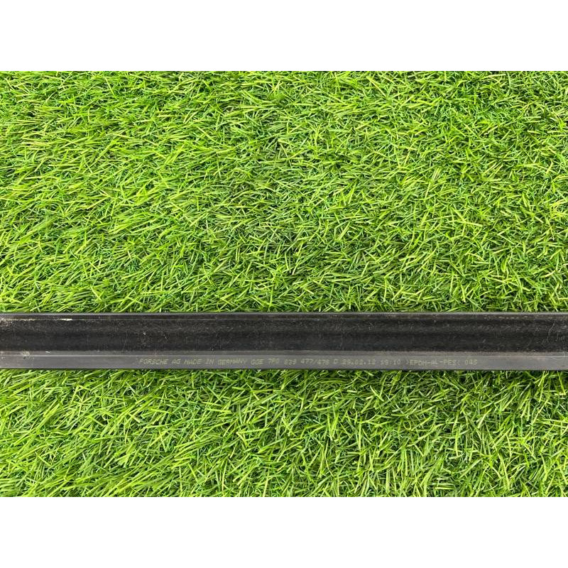Молдинг скла (кузов і елементи) Volkswagen Touareg NF 2013 3.0 TDI CRCA 7P0839475G7Z7