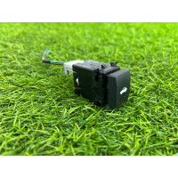 Кнопка відкривання кришки багажника