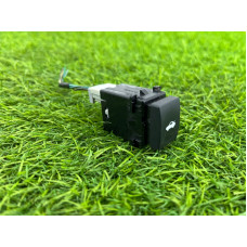 Кнопка открывания крышки багажника