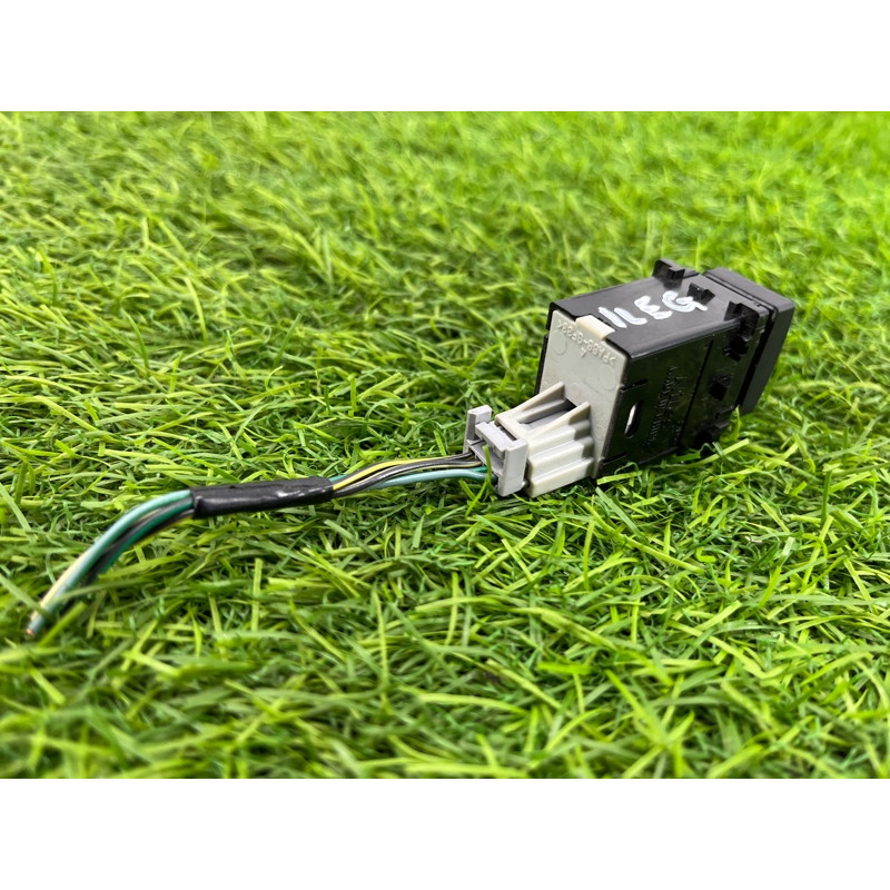 Кнопка открывания крышки багажника (электрика / кнопки) Subaru Legacy BN 2016 2.5 83002AL05A