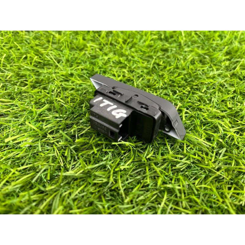 Кнопка блокировки центрального замка (электрика / кнопки) Volkswagen Tiguan 5N 2018 5NA962126WHS