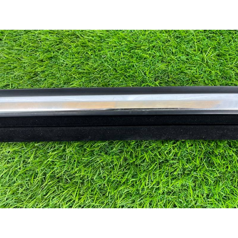 Ущільнювач скла дверей (кузов і елементи) Volkswagen Touareg NF 2013 3.0 TDI CRCA 7P0839431L