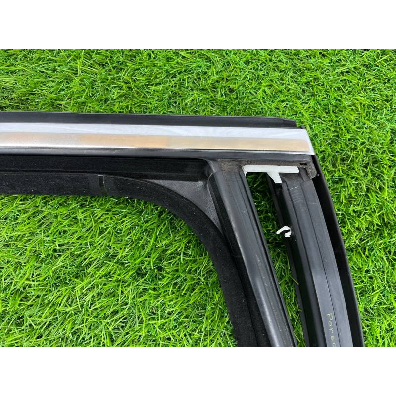 Ущільнювач скла дверей (кузов і елементи) Volkswagen Touareg NF 2013 3.0 TDI CRCA 7P0839431L