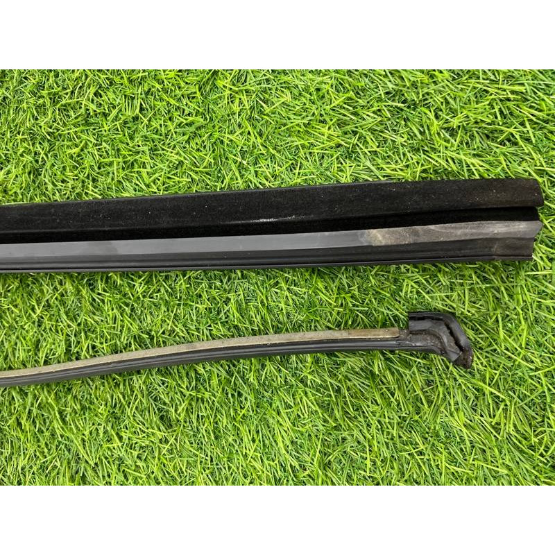 Ущільнювач скла дверей (кузов і елементи) Volkswagen Touareg NF 2013 3.0 TDI CRCA 7P0839431L