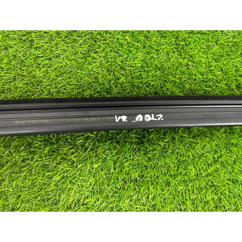 Ущільнювач скла дверей (кузов і елементи) Volkswagen Touareg NF 2013 3.0 TDI CRCA 7P0839431L