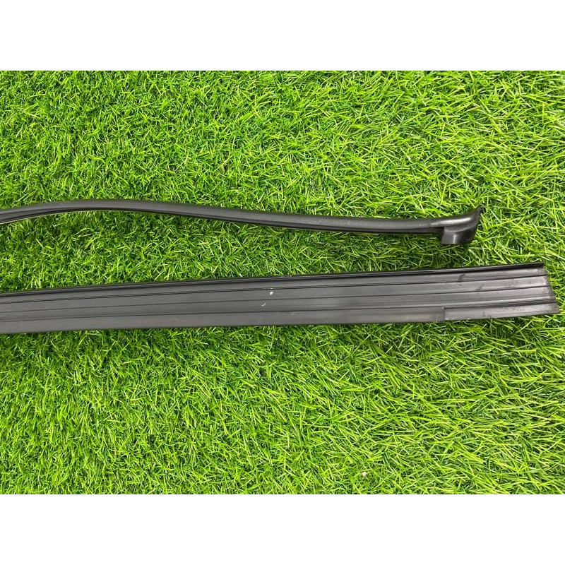 Ущільнювач скла дверей (кузов і елементи) Volkswagen Touareg NF 2013 3.0 TDI CRCA 7P0839431L