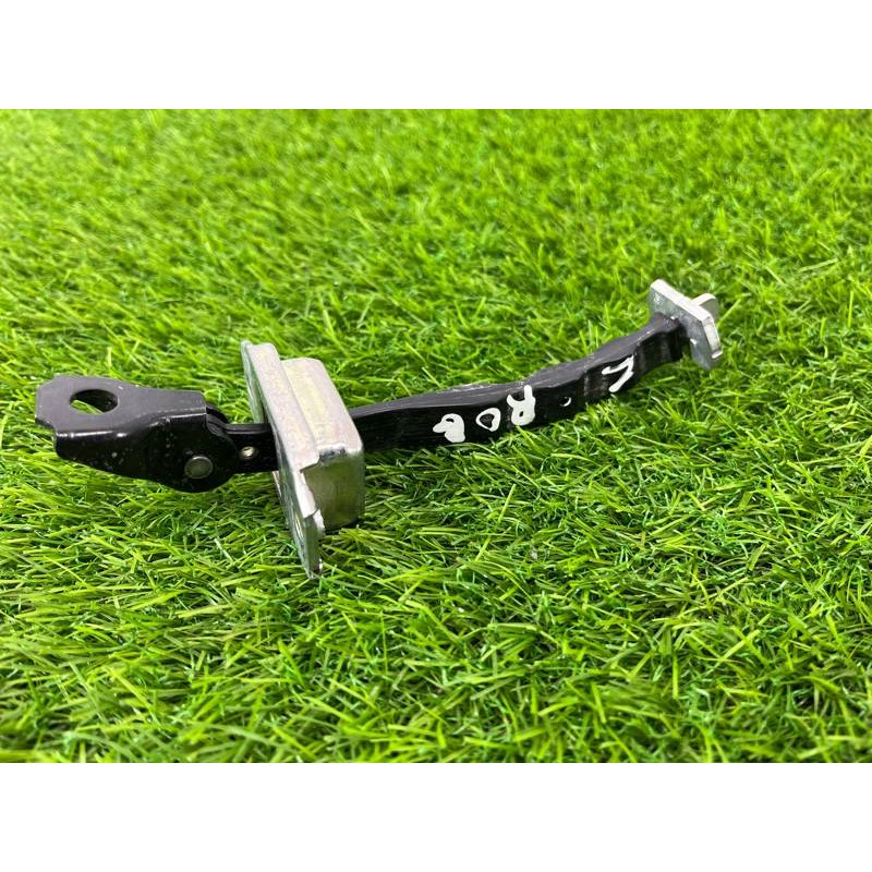 Ограничитель двери (кузов и элементы) Nissan Rogue T32 2020 2.5 824304CL0A