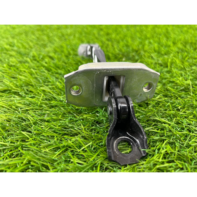 Ограничитель двери (кузов и элементы) Nissan Rogue T32 2020 2.5 824304CL0A