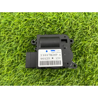 Привід заслонки обігрівача