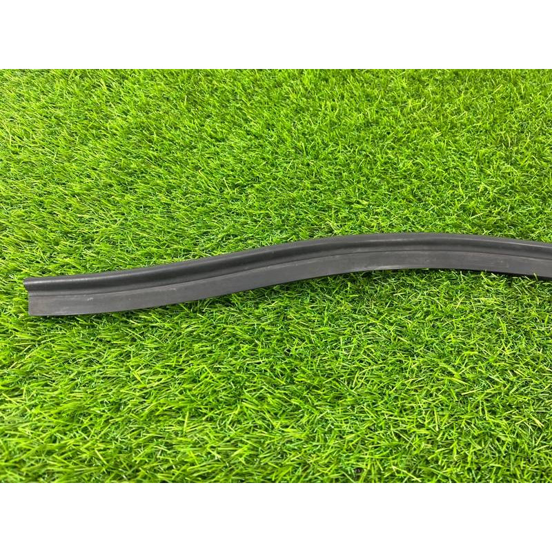 Уплотнитель капота (кузов и элементы) Volkswagen Tiguan 5N 2011 1.4 CAVA 5N0823723B