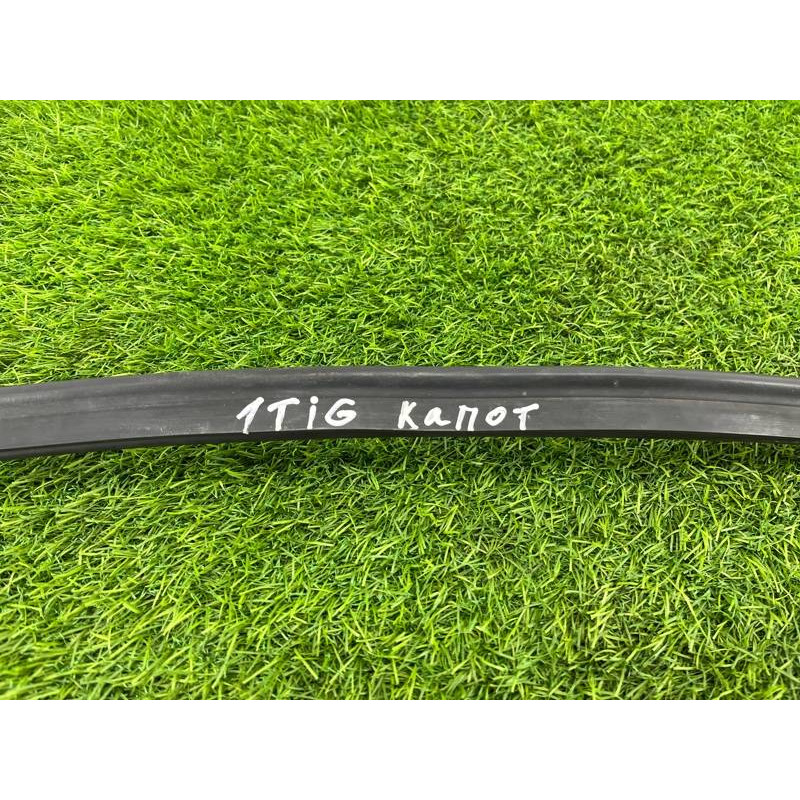 Уплотнитель капота (кузов и элементы) Volkswagen Tiguan 5N 2011 1.4 CAVA 5N0823723B