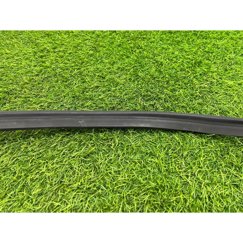 Уплотнитель капота (кузов и элементы) Volkswagen Tiguan 5N 2011 1.4 CAVA 5N0823723B