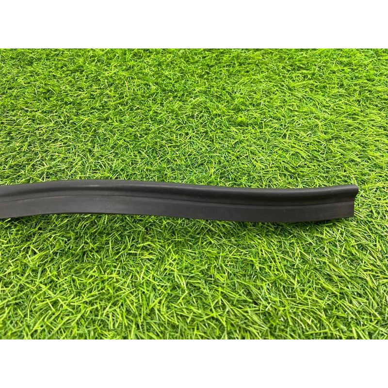 Уплотнитель капота (кузов и элементы) Volkswagen Tiguan 5N 2011 1.4 CAVA 5N0823723B