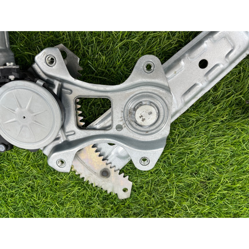 Механизм стеклоподъемника с мотором (кузов и элементы) Nissan Rogue T32 2020 2.5 827204BA2A