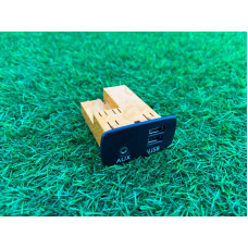 Гнездо USB/AUX