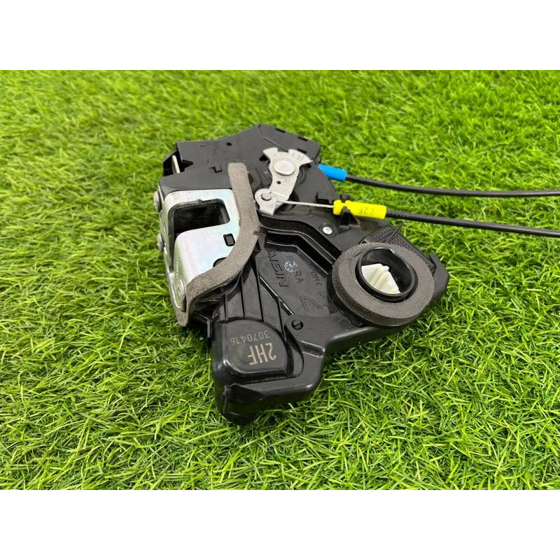 Замок дверей (кузов і елементи) Subaru Forester SJ 61032SG080
