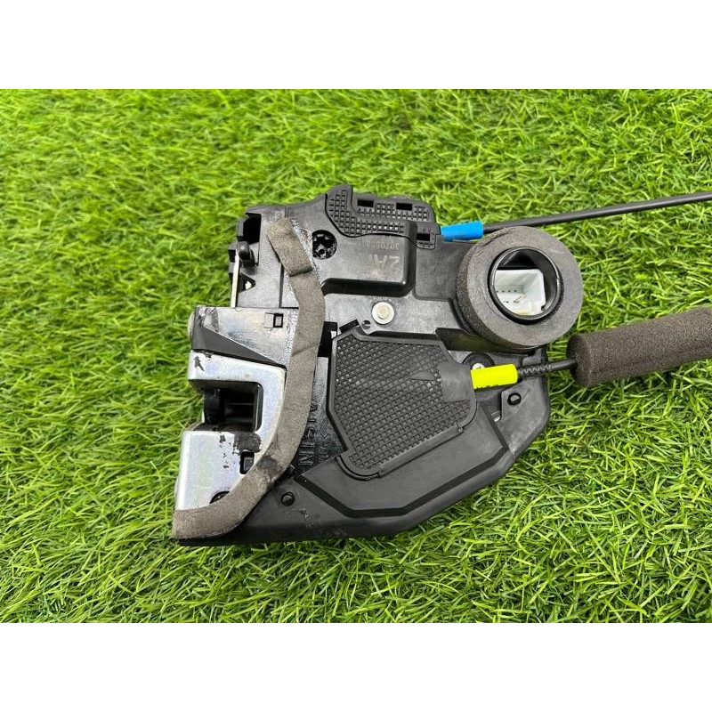 Замок дверей (кузов і елементи) Subaru Forester SJ 61035SG000