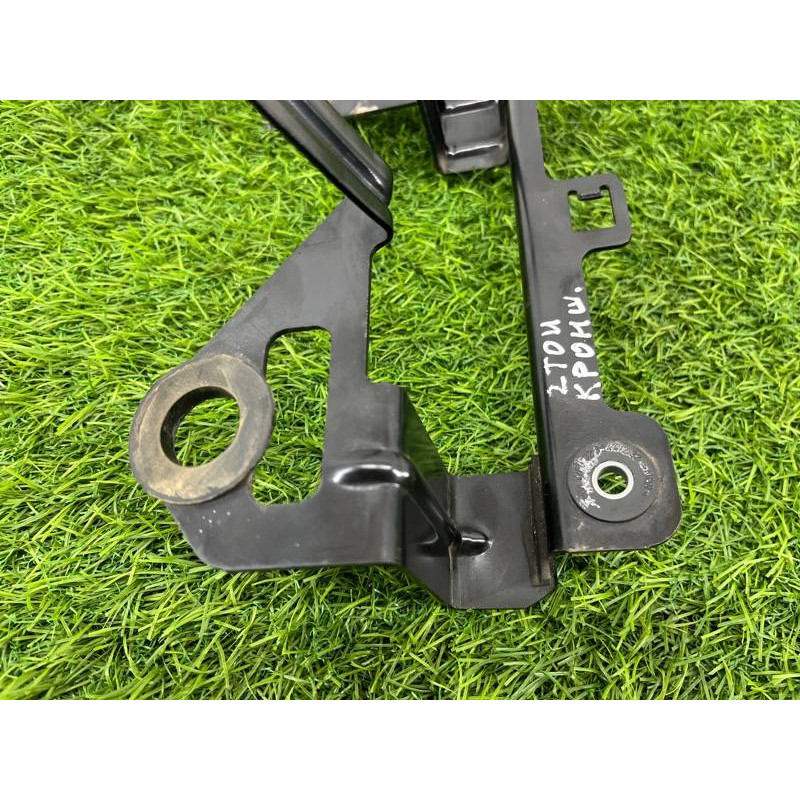 Кронштейн дополнительного насоса ОЖ (кронштейны двигателя) Volkswagen Touareg NF 2013 3.0 TDI CRCA 7P0819545B